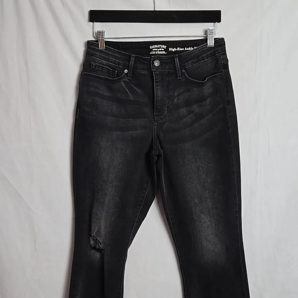 🖤5/$20🖤 SIGNATURE..LEVI STRAUSS.. High-rise, ankle, slim black jeans..